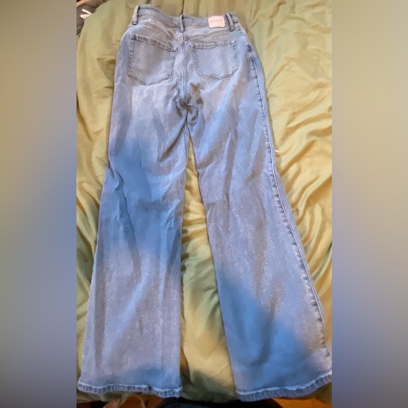 Light wash flare mom jeans - Picture 2 of 3